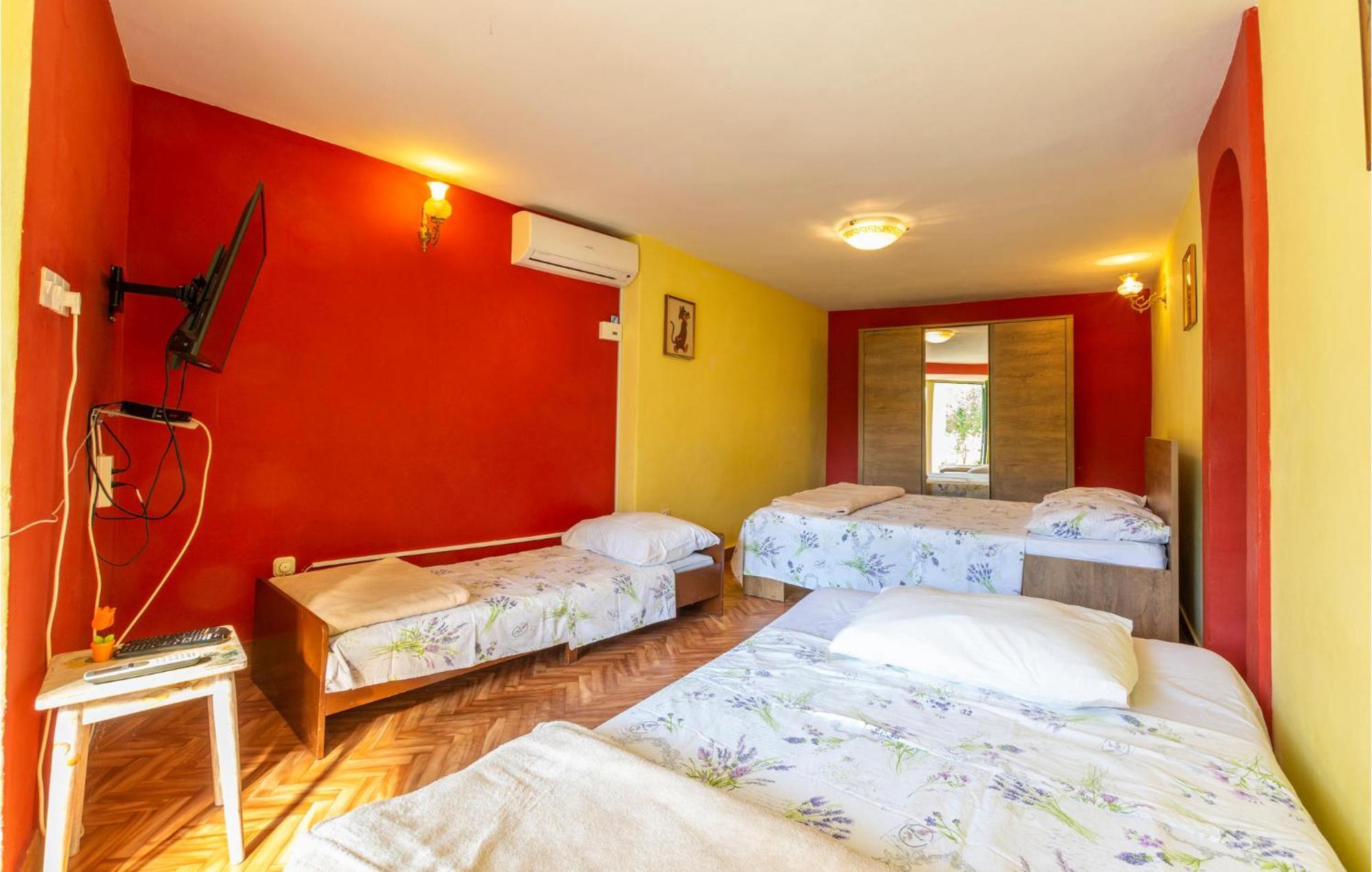 Lovely Apartment In Omis With Kitchen Eksteriør billede