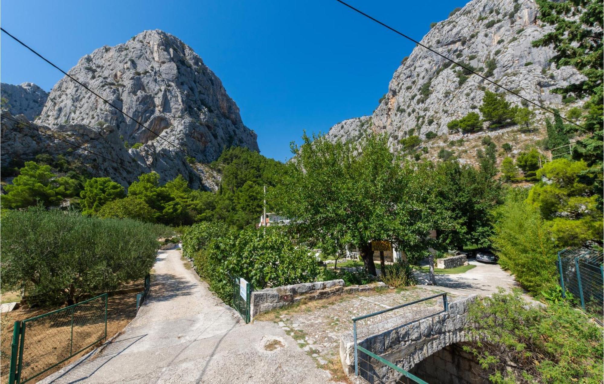 Lovely Apartment In Omis With Kitchen Eksteriør billede