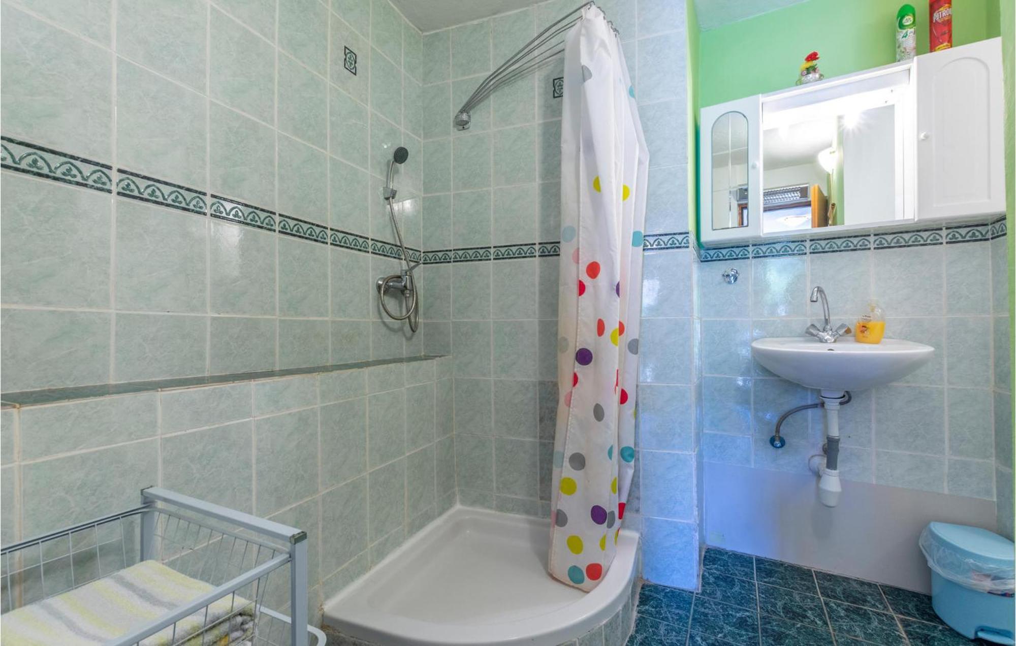Lovely Apartment In Omis With Kitchen Eksteriør billede