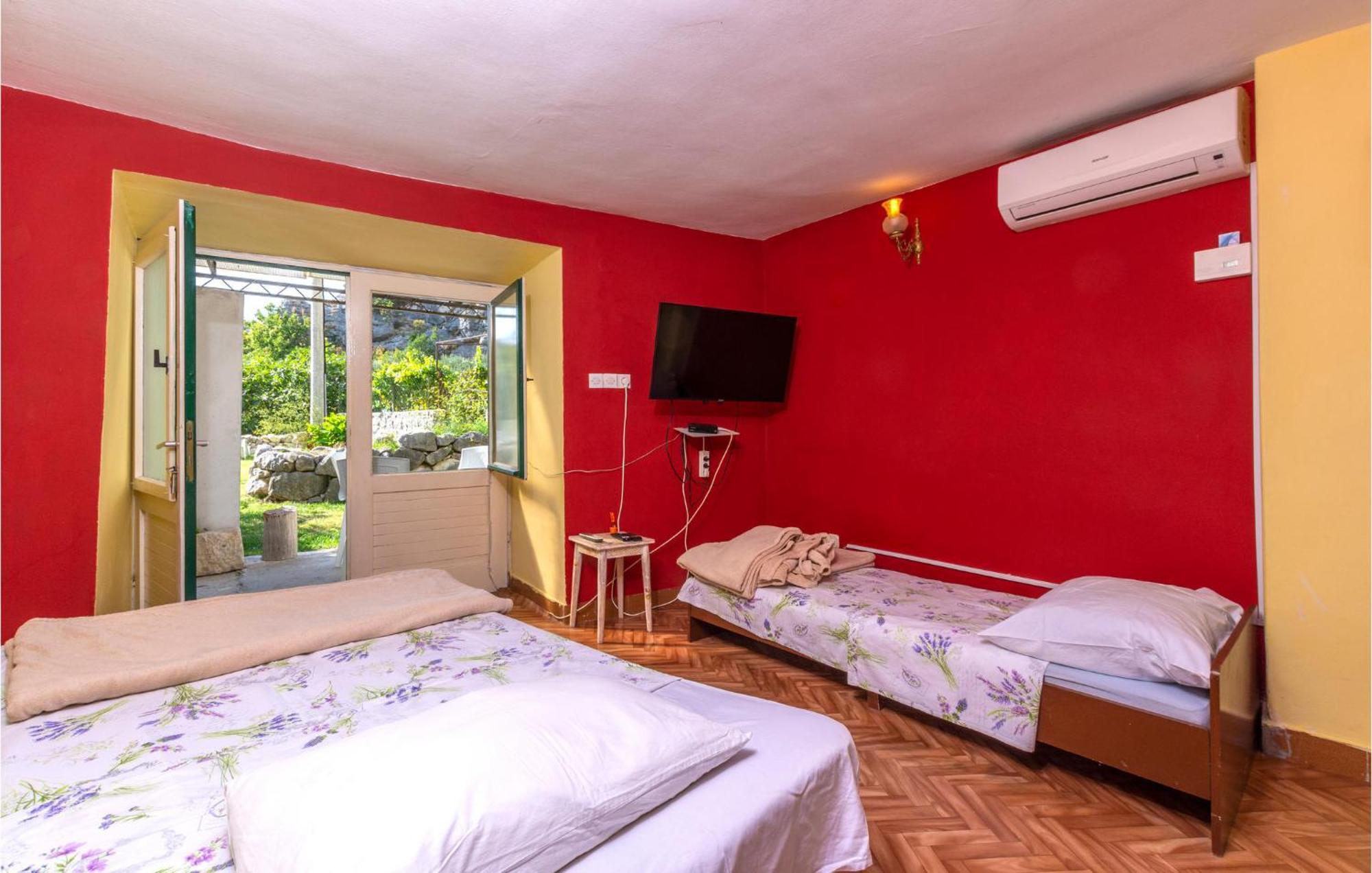 Lovely Apartment In Omis With Kitchen Eksteriør billede