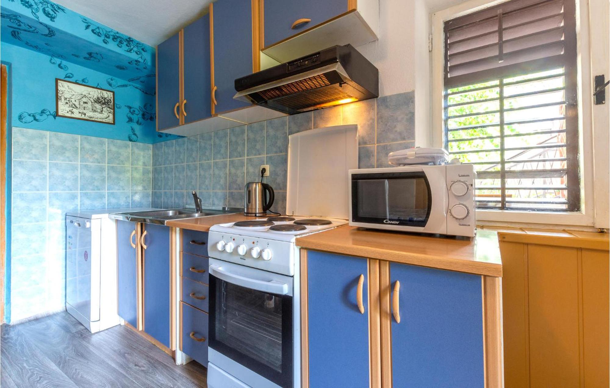 Lovely Apartment In Omis With Kitchen Eksteriør billede
