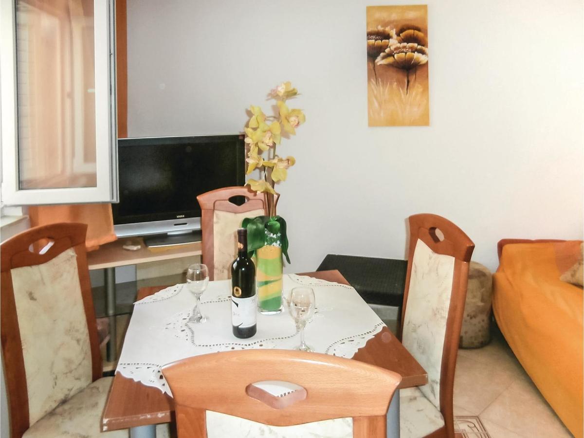 Lovely Apartment In Omis With Kitchen Eksteriør billede