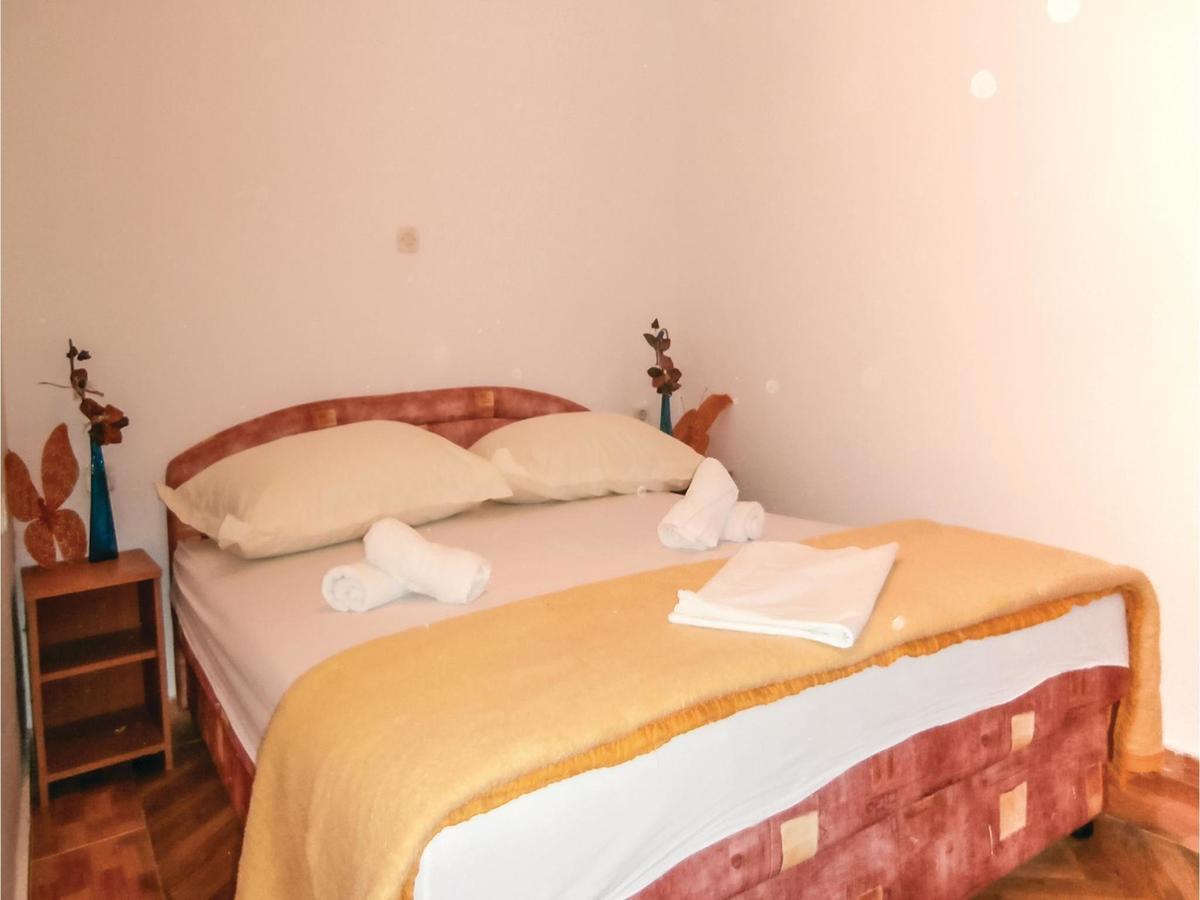 Lovely Apartment In Omis With Kitchen Eksteriør billede
